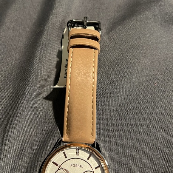 Fossil Watch - Picture 5 of 8